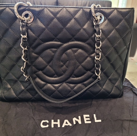 Chanel GST tote with Black hardware and Caviar leather - Picture 3 of 9
